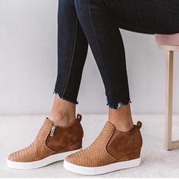 ⭐️ women’s short bootie sneakers - Picture 2 of 2